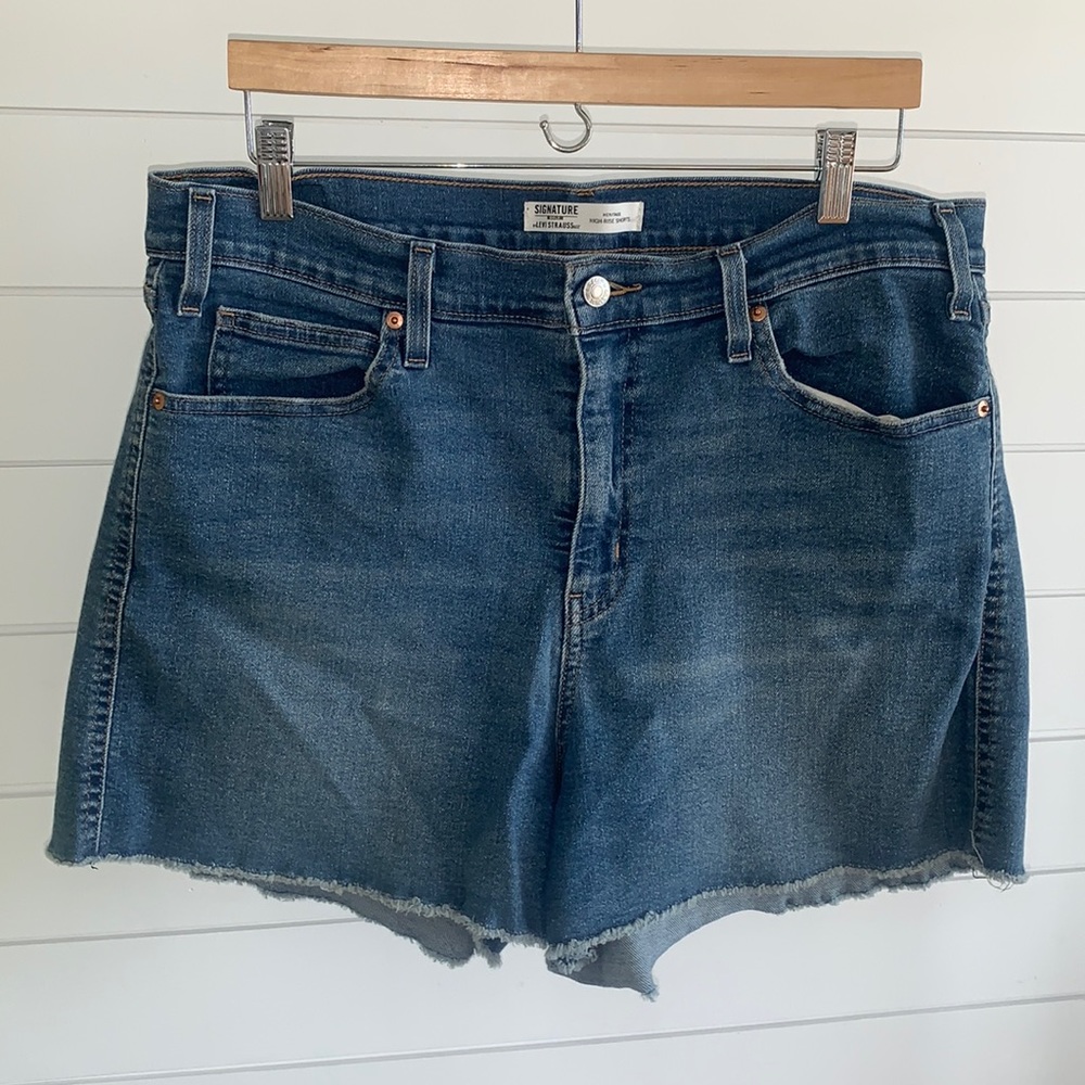 Signature Gold Levi Strauss , High-Rise Shorts size 16